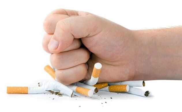 přestat kouřit, aby se zabránilo bolesti krku