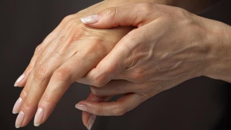 bolest v kloubech prstů