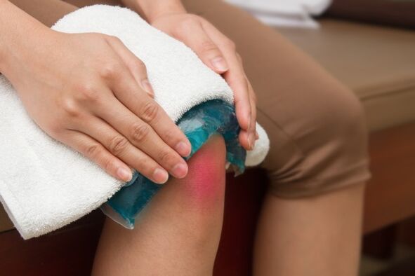 Terapeutický obklad na kolenní kloub ke zmírnění bolesti